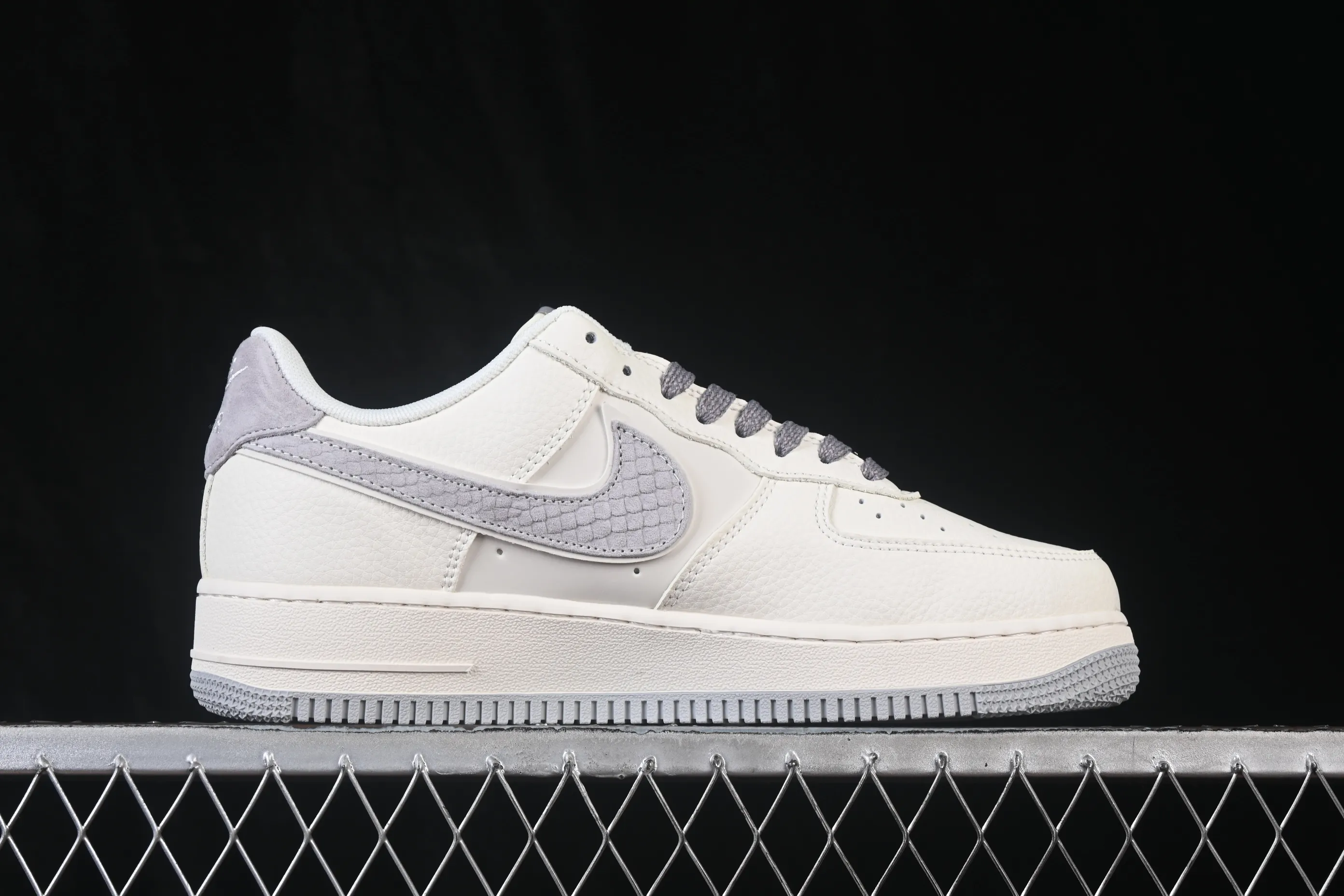 All categories Nk Air Force 1 Air Force series Nk Air Force 1 Low Air Force low-top Nike Air Force 1'07 Low off-white matt gray Air Force 1 low-top casual sneakers DN9688-107